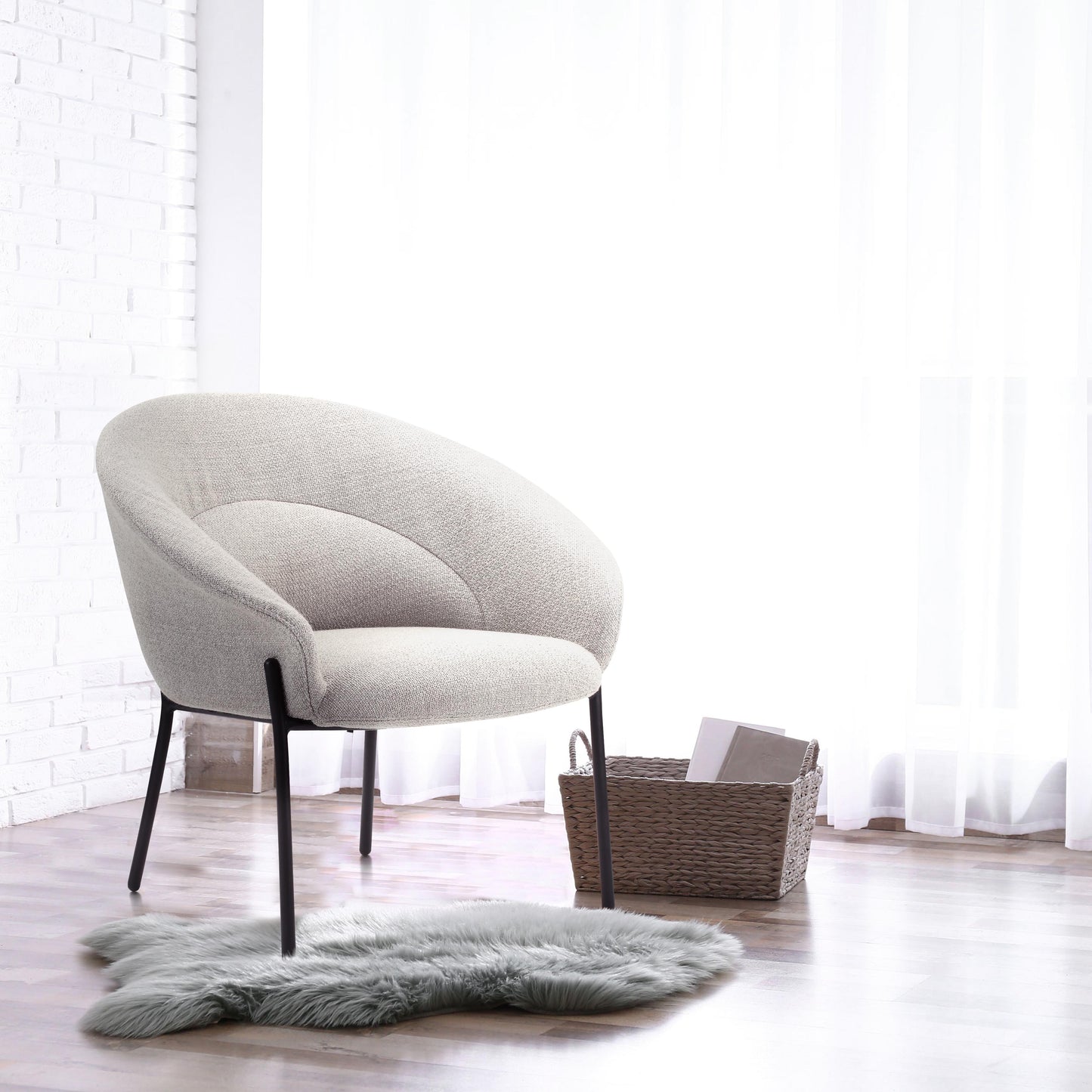 LES GRAND CHAIR