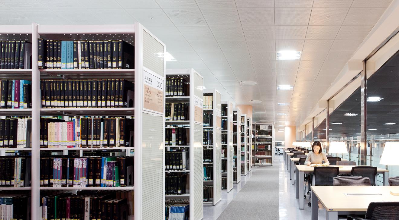 L3 BOOKSHELF