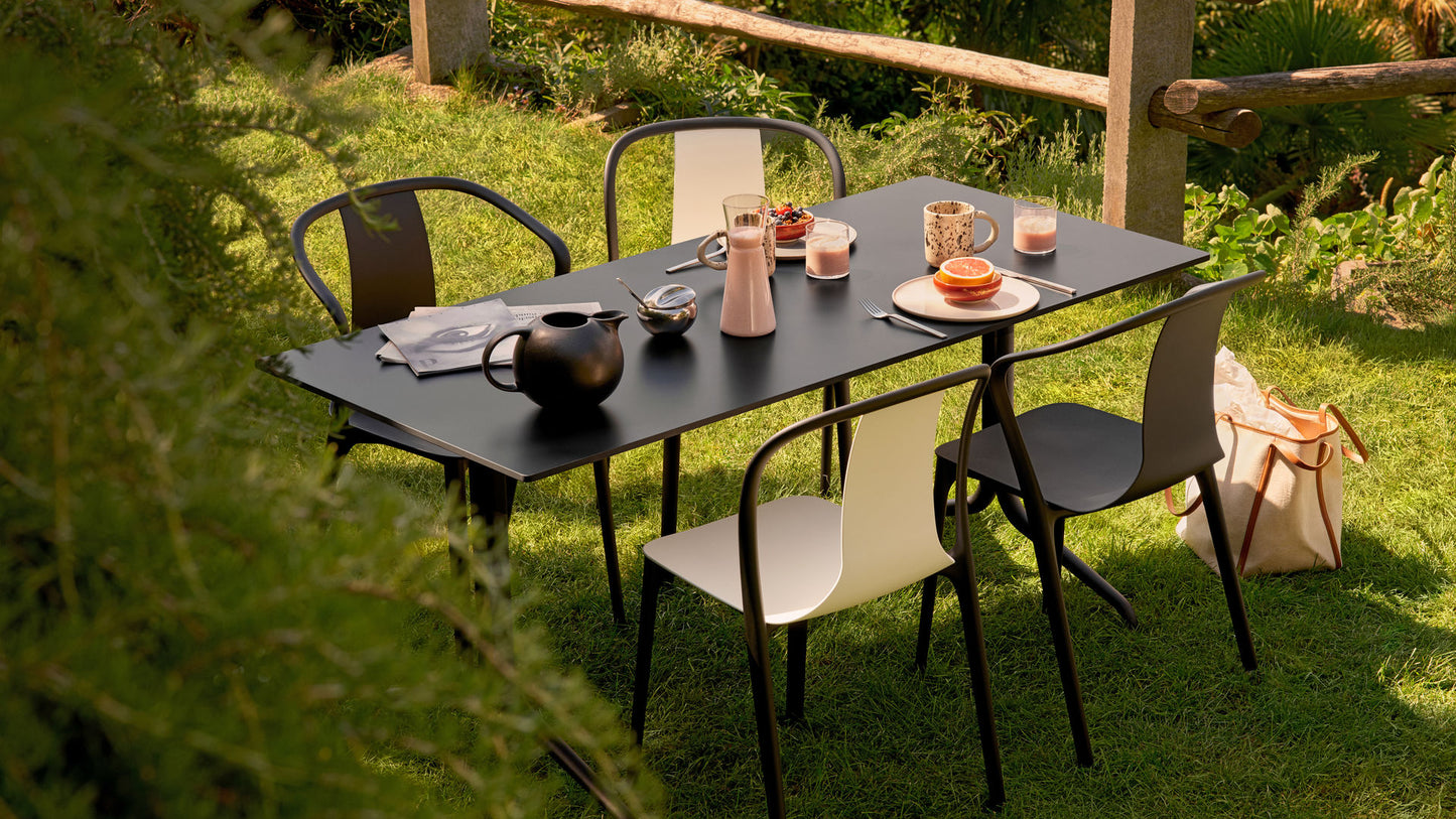 BELLEVILLE TABLE